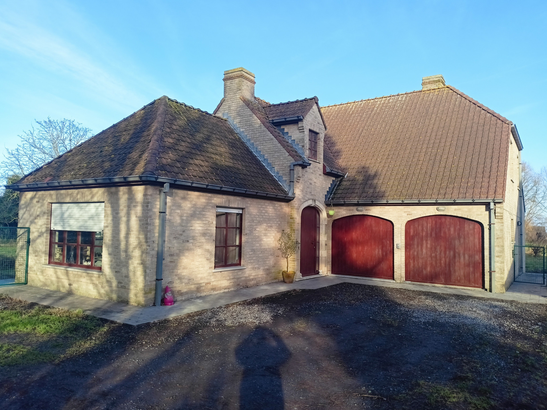 Alveringem: Villa avec grand jardin et deux garages