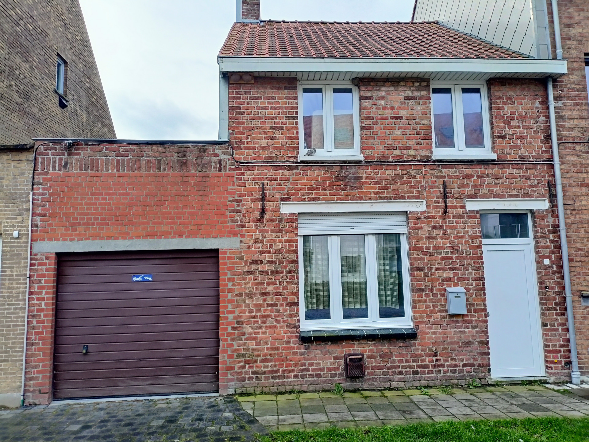 Veurne: Huis in centrum met 2 garages