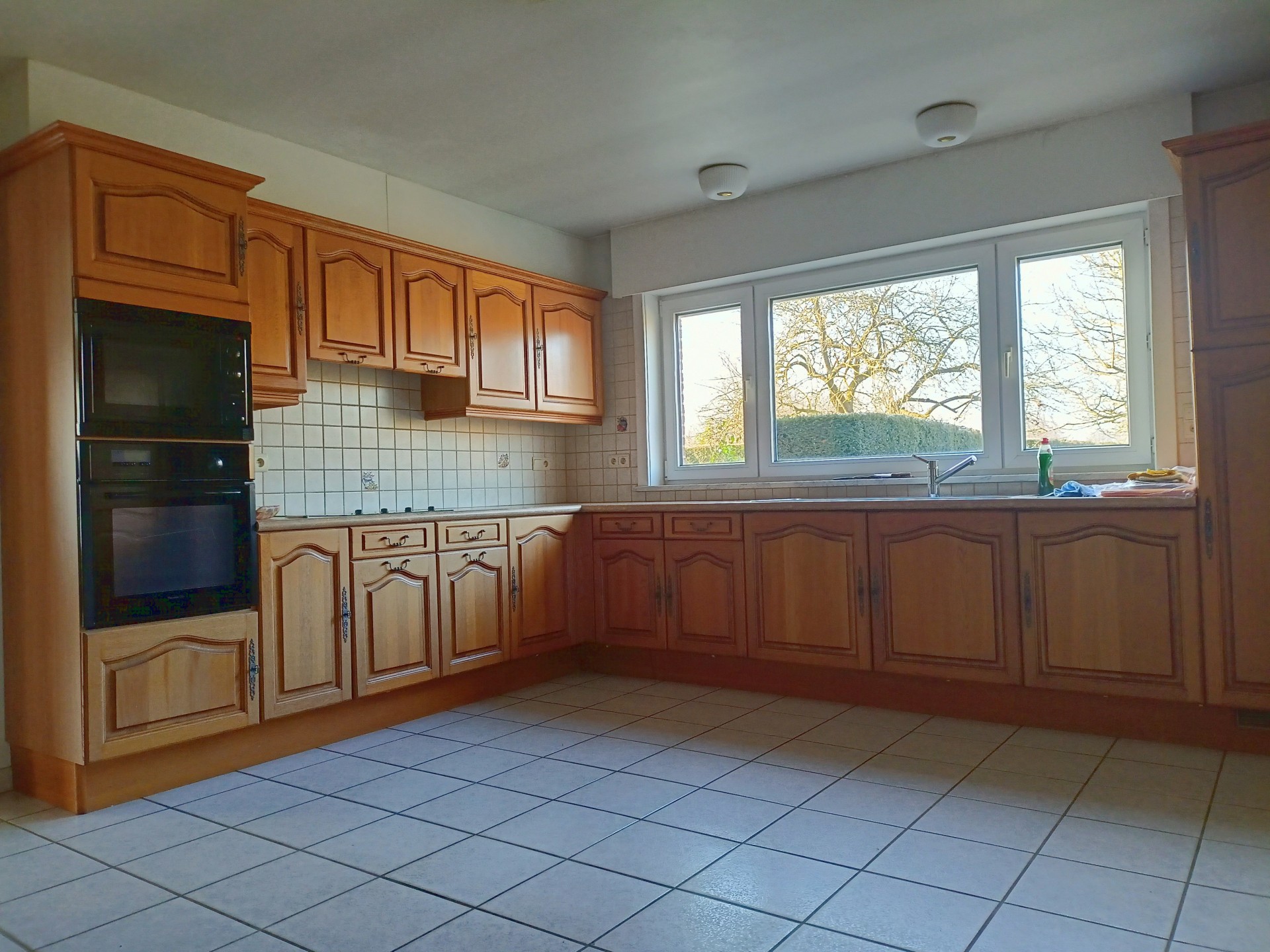 Classical kitchen in plain oak
