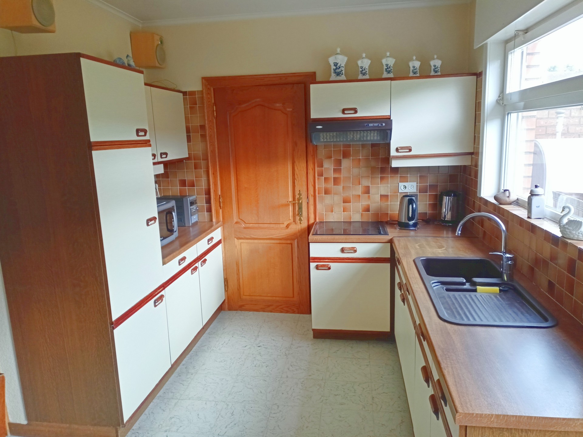 Keuken met toestellen