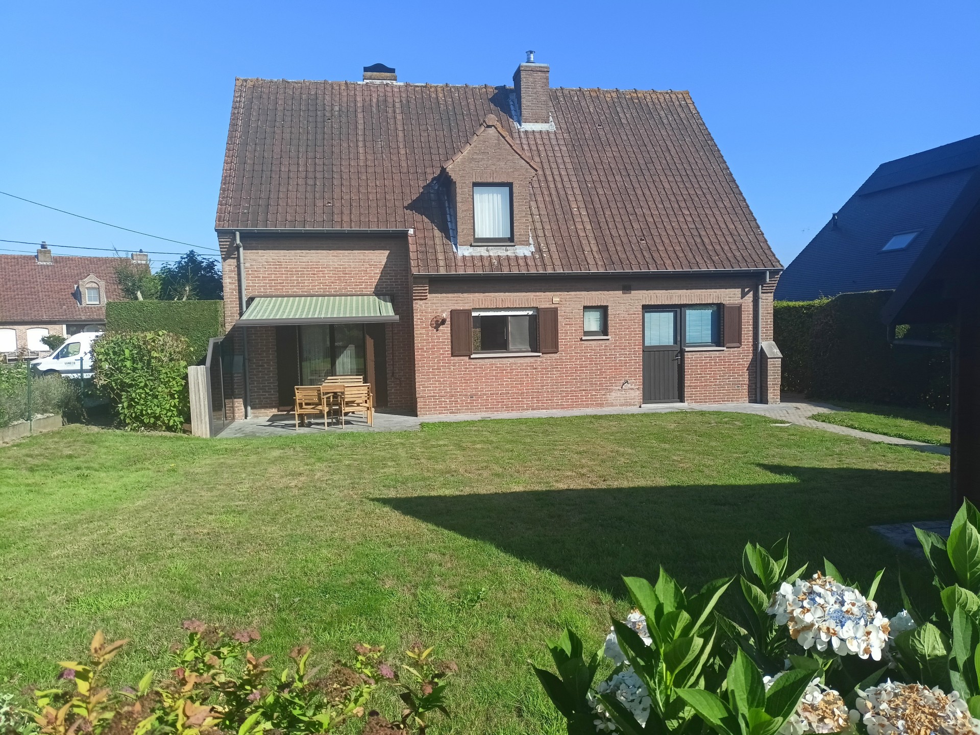 Westhoek: Villa met tuin en garage