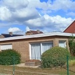 Bungalow with three bedrooms and garage in residential area