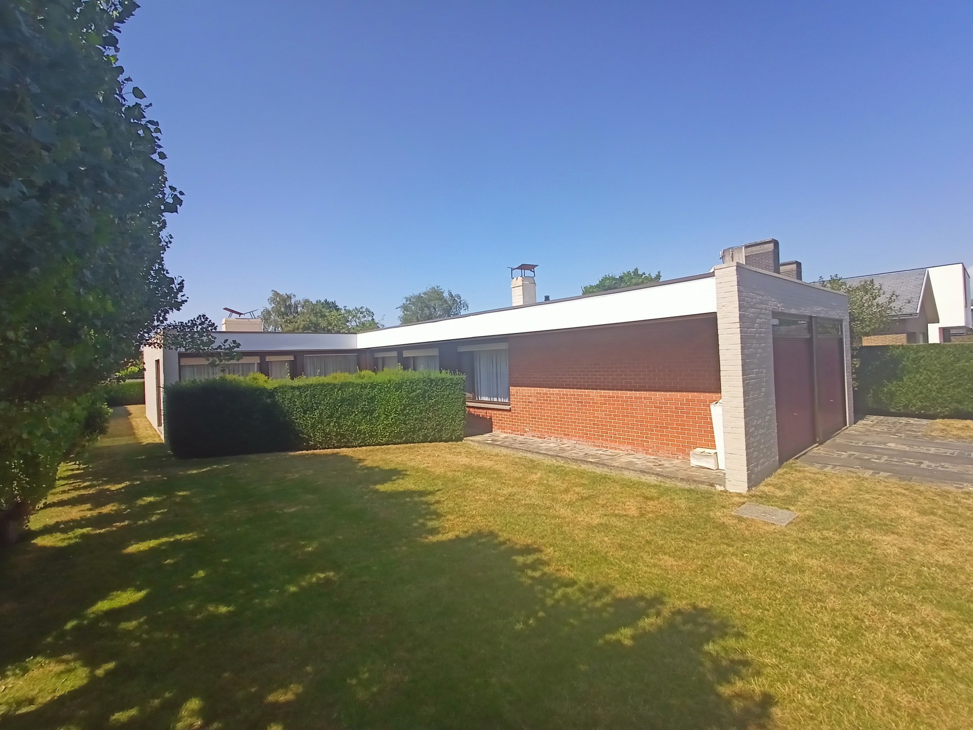 Poperinge: Moderne villa met immense tuin 