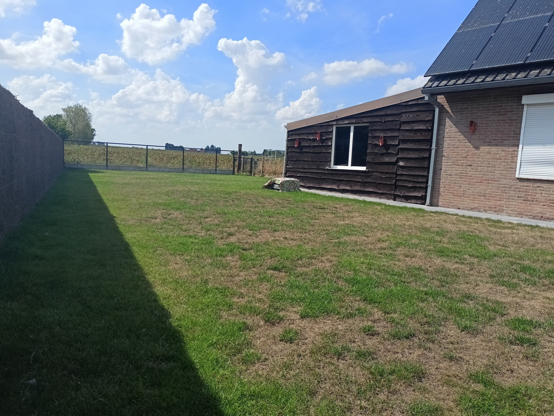 alveringem :Grote zuidgerichte tuin 
