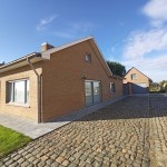 Semi-detached family-house with 4 or 5 bedrooms and garden to the south at 15k from the sea