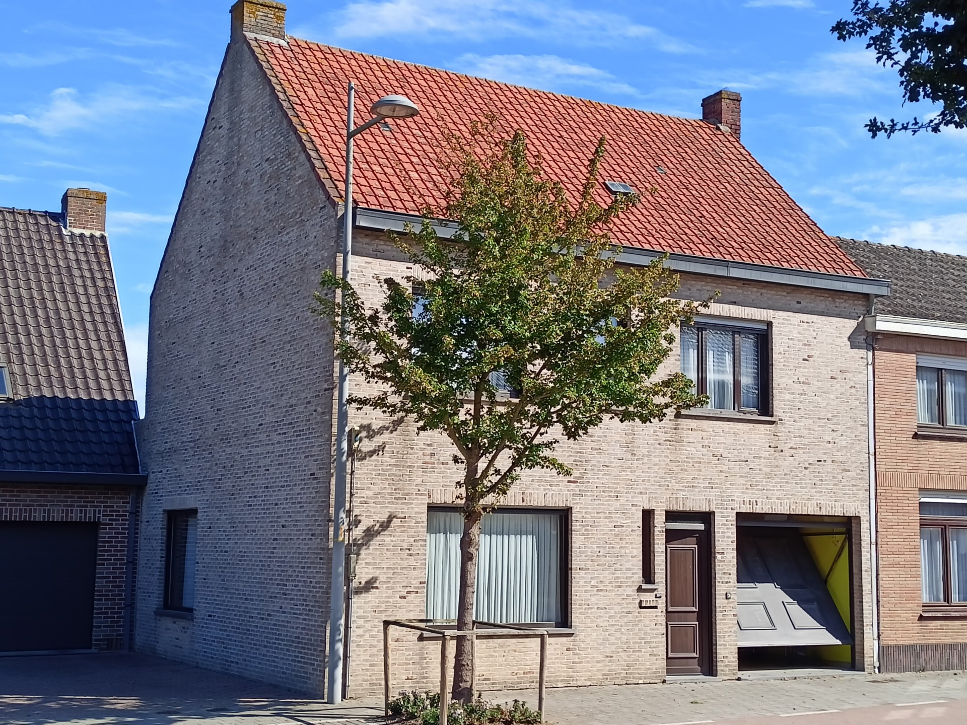 Gouse with big garden and huge living-area