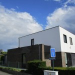 Perfectly maintained house with two garages in the center