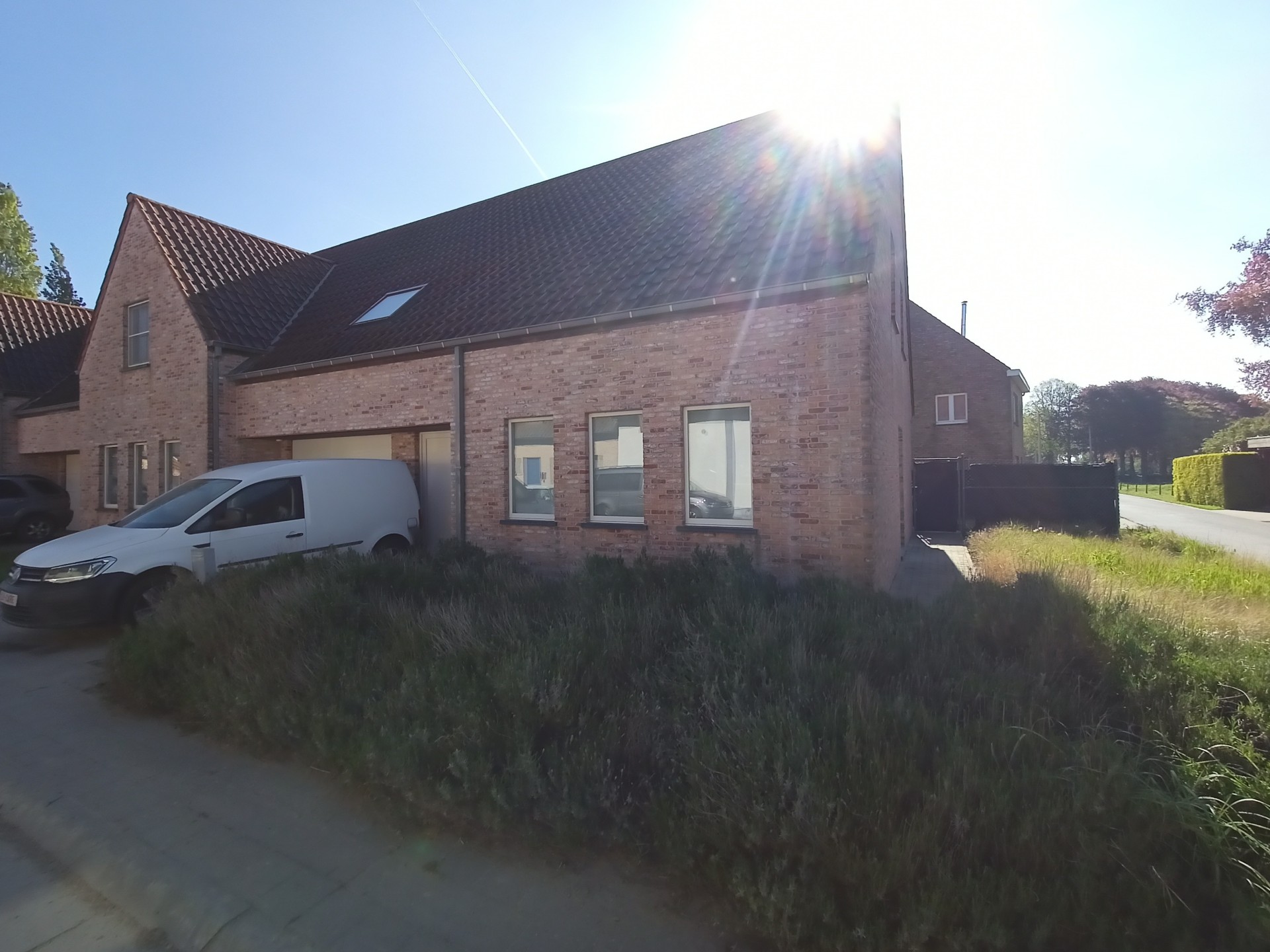 Alveringem: Recent semi-detached house for rent